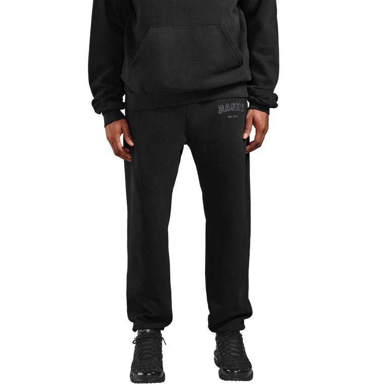 NoPDP - hover Jenry is 6’0 wearing size L sweatpants.